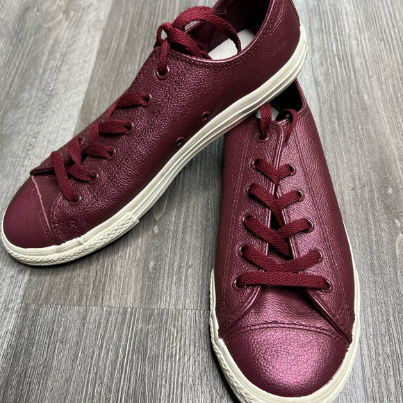 Metallic Converse Size 6Y - Picture 4 of 5